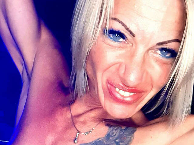 TROPHYMILF free sexy photo