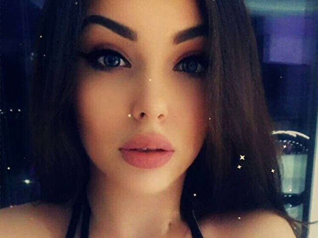 EMELY free sexy photo