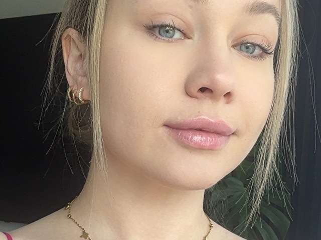 HOLLYXLOVE free sexy photo