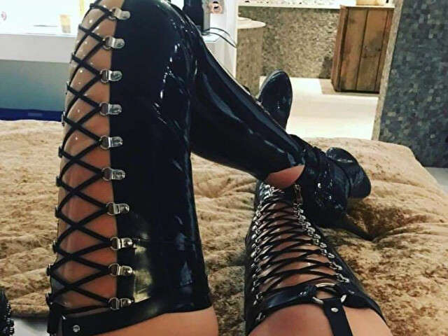 ISELINELLE free sexy photo