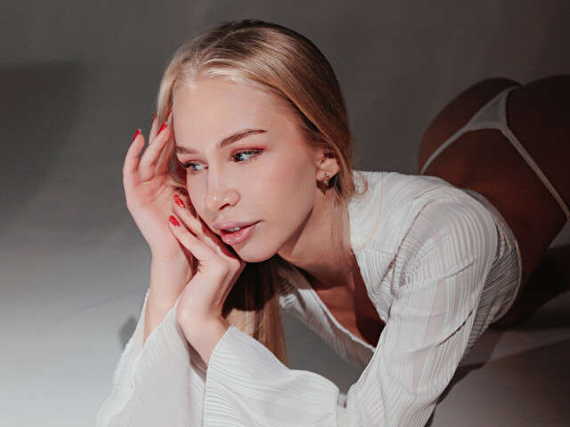 BLONDIANGEL free sexy photo