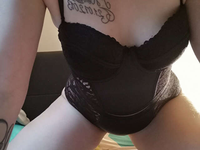SEXYLILY02 free sexy photo