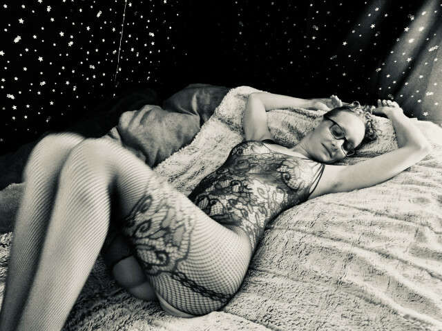 LEAHWILDE free sexy photo