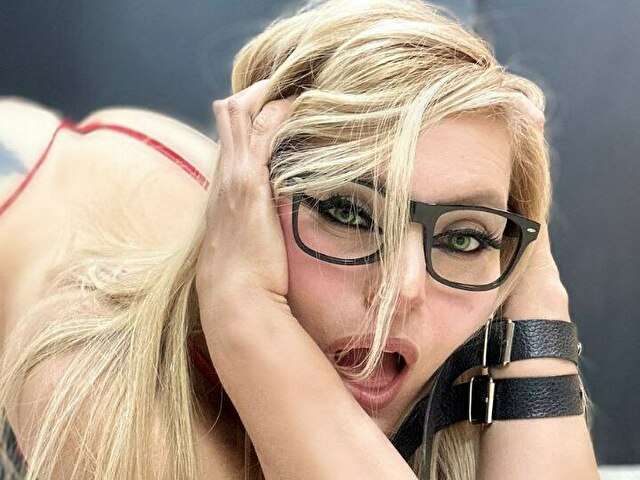 ROXANNEMILS free sexy photo