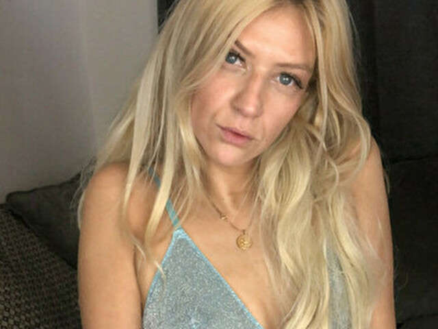 FIFIFLAUNTS free hard sexy photo