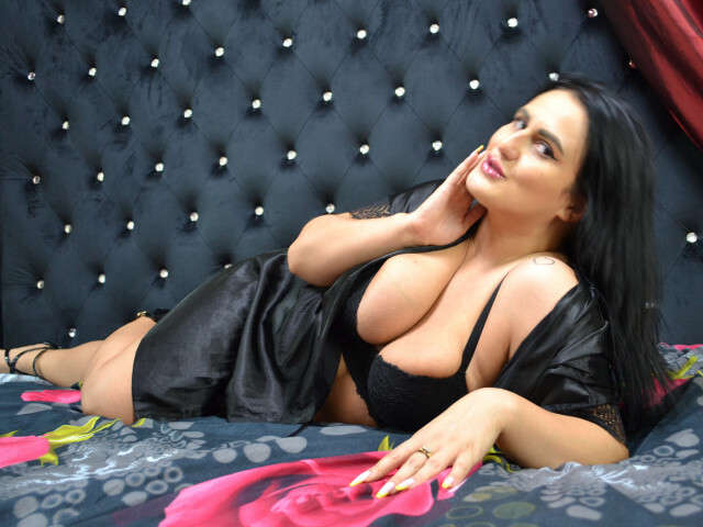 SELENAQ free sexy photo