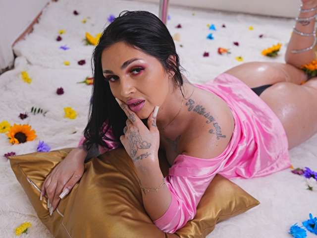 CLEONAUGHTY free sexy photo