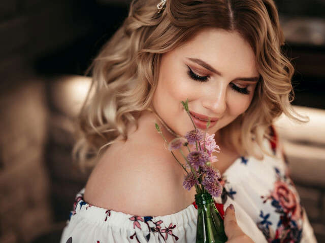 MAYBEYESS free sexy photo