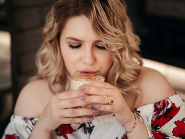 MAYBEYESS free sexy photo
