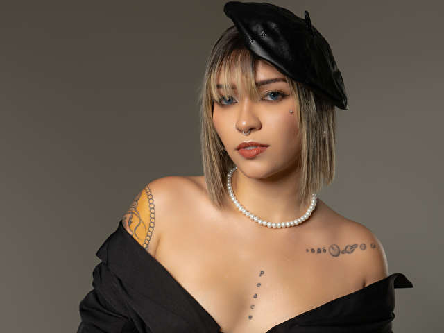 AMELIEWHITE free sexy photo