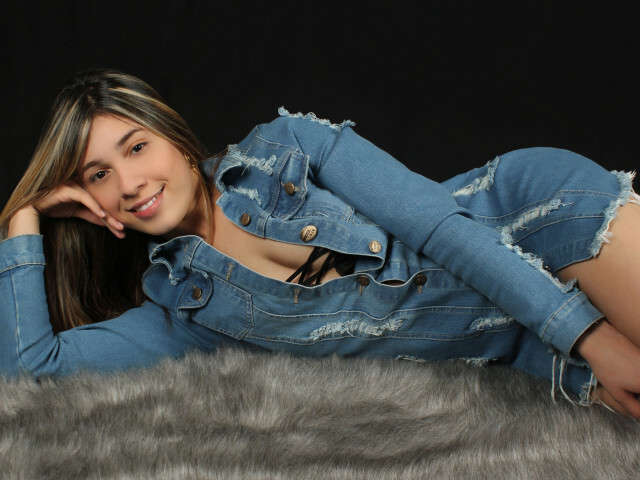 ALANAASWEET free sexy photo