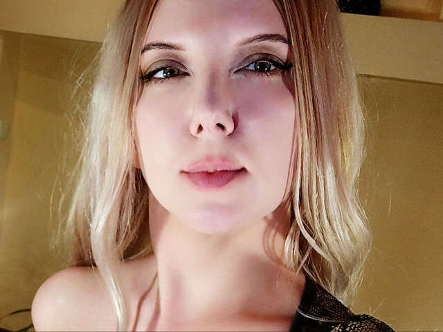 LYNDANA free sexy photo