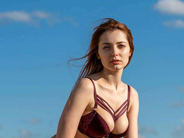 REDSUMMER free sexy photo
