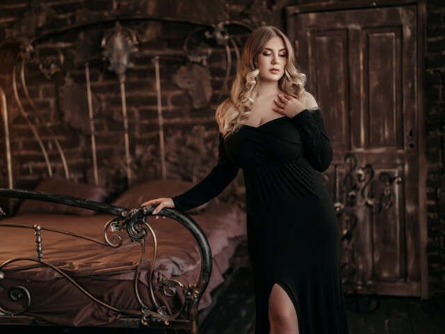 LOVECHARIOT free sexy photo