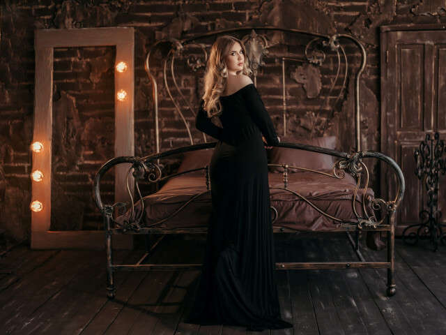 LOVECHARIOT free sexy photo