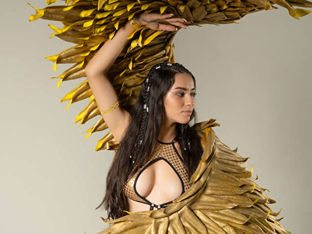 CAROLINECOSE free sexy photo