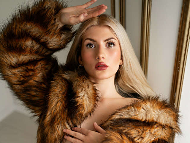 SCARLETTFOX free sexy photo