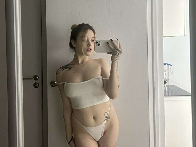 MMMARYMMMEOW free sexy photo