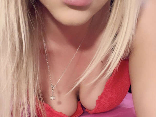 LARAJUSTFU free sexy photo