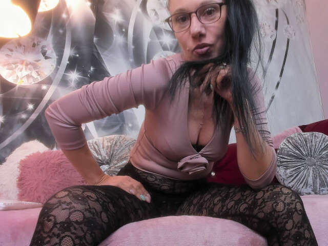 LARABLUE free sexy photo