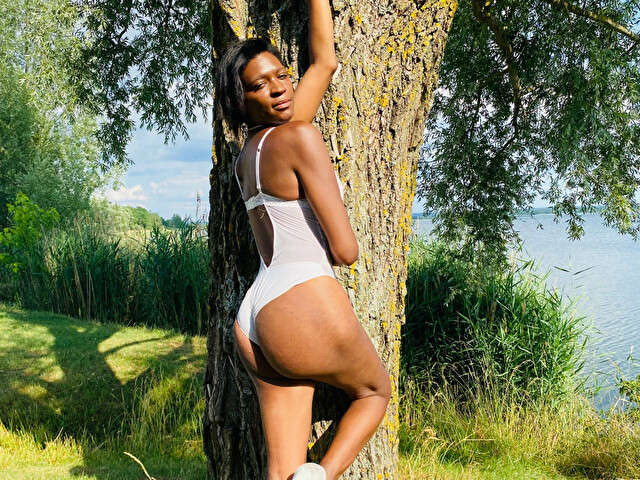 FENTYTRANSE free sexy photo