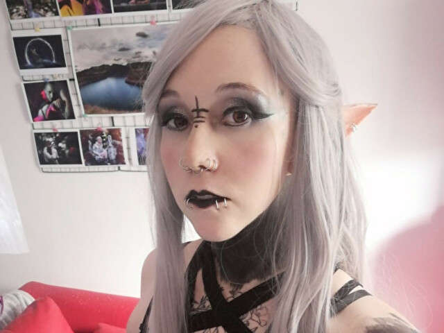 TITSANDTAROT free sexy photo