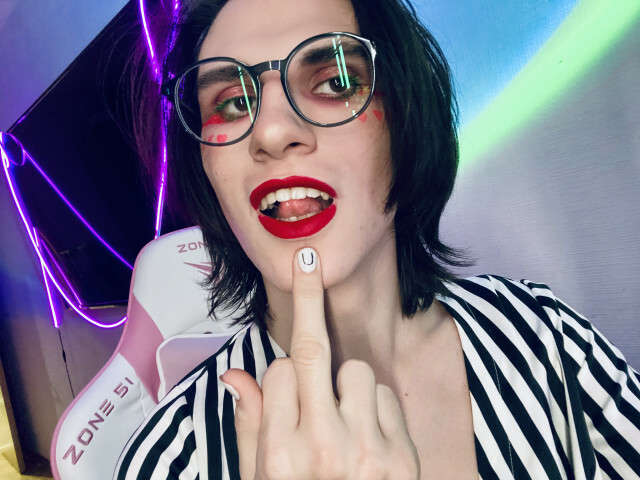 ILONAQUEEN free sexy photo