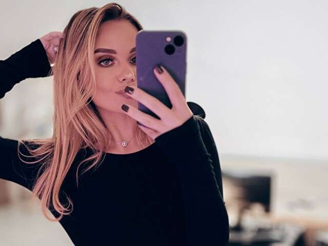 SQUIRTJULIA free sexy photo