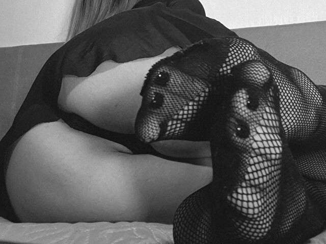 SQUIRTJULIA free sexy photo
