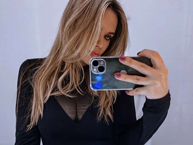 SQUIRTJULIA free sexy photo