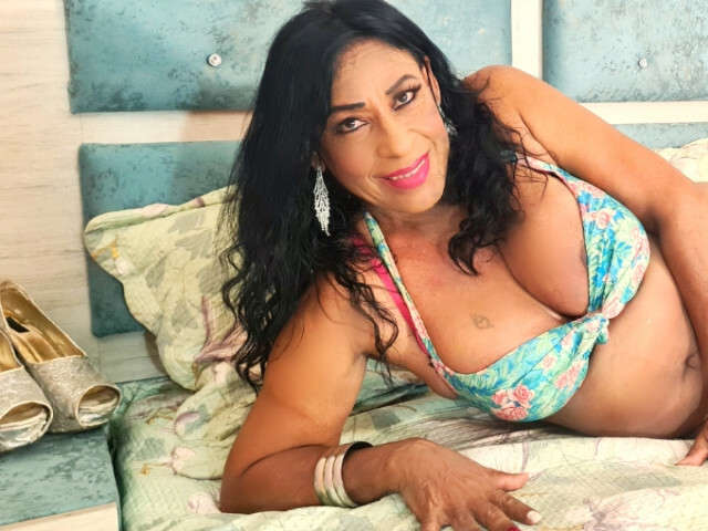 KELLYBIGTITS free sexy photo