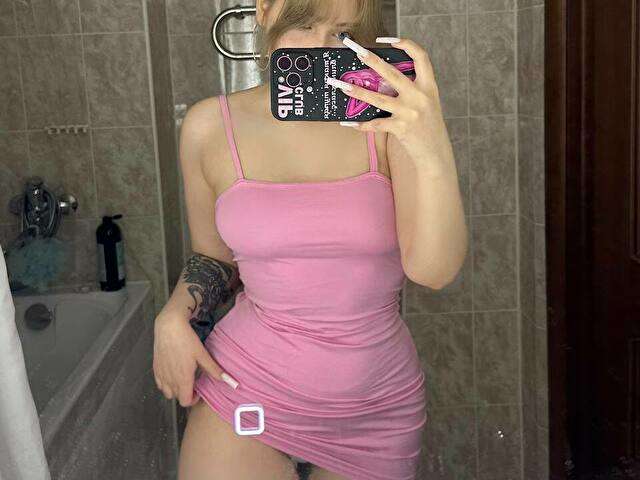 LUXURYCUTIE free sexy photo
