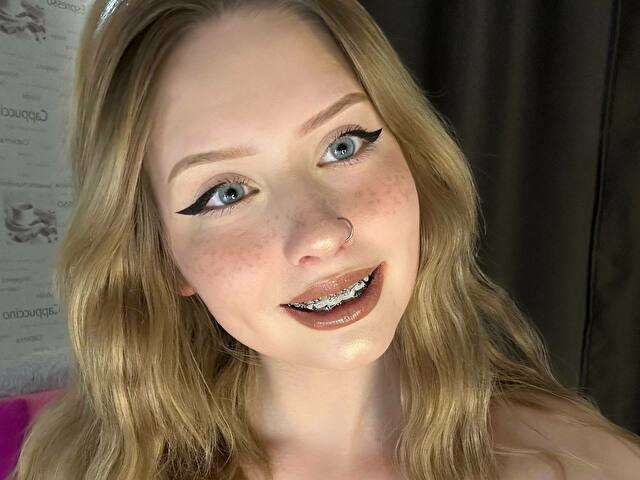 LUXURYCUTIE free sexy photo
