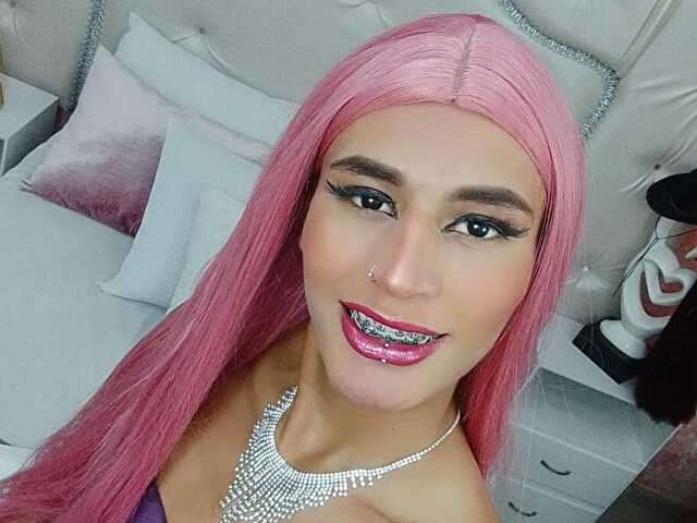NAHOMIWHITTE1 free sexy photo