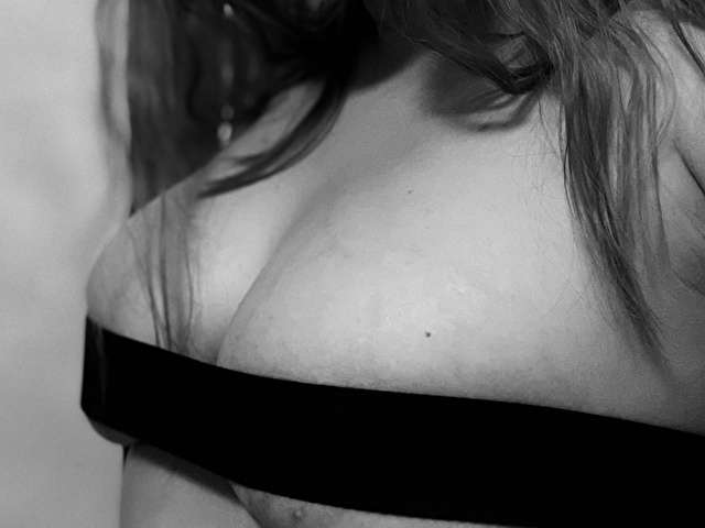 CAROLINE26 free sexy photo
