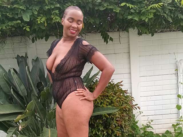 CURVIOUS free sexy photo