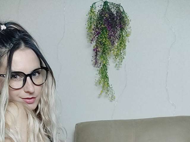 YOURHELENA free sexy photo