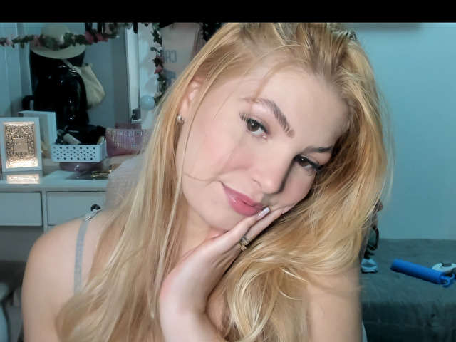 CAROLIEEN99 free sexy photo