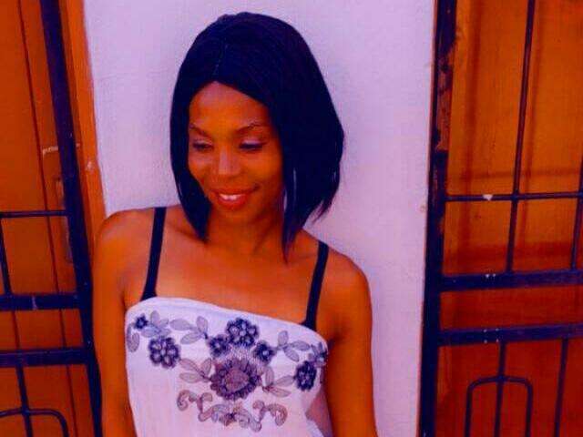 QUE free sexy photo