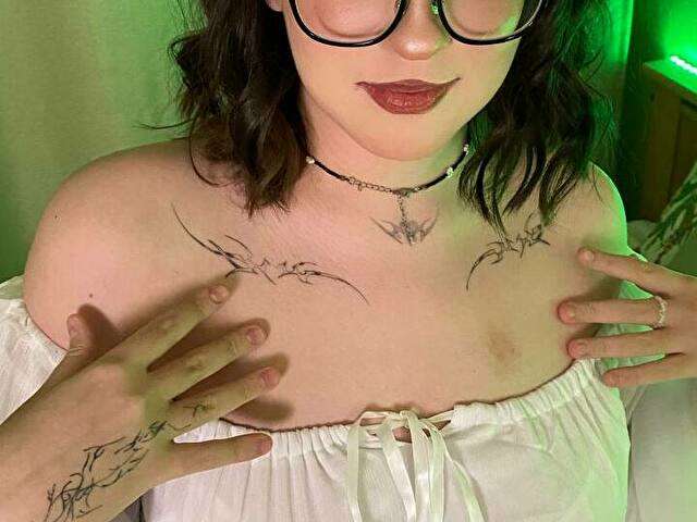 AMYAMETHYST free sexy photo