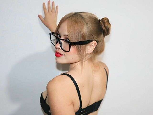 KENIABLONDIE free sexy photo