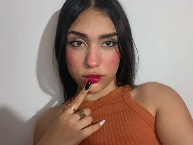 EMMAROBINSON free sexy photo