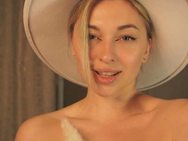 CHRISTIELUV free sexy photo