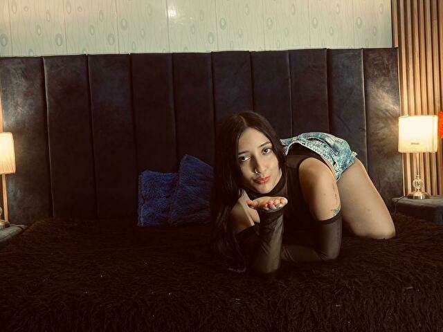 EMMATEYLOR1 free sexy photo