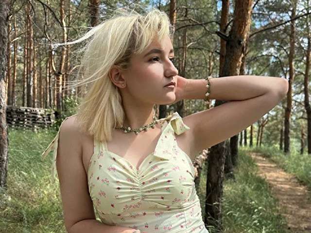 ELIZAWOOLER free sexy photo