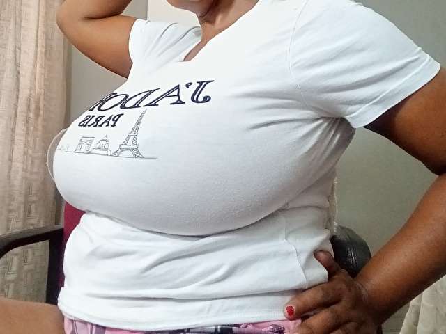 HUGETITS38HH free sexy photo