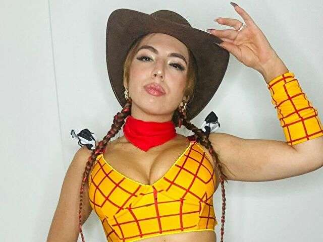 IVONNESAENZ free sexy photo