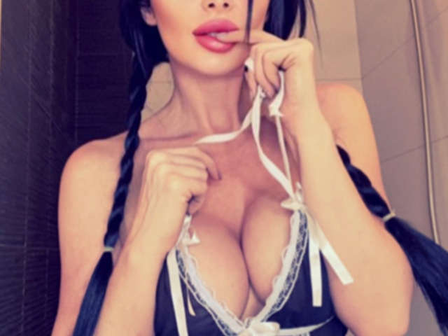 YOURQUEEN free sexy photo