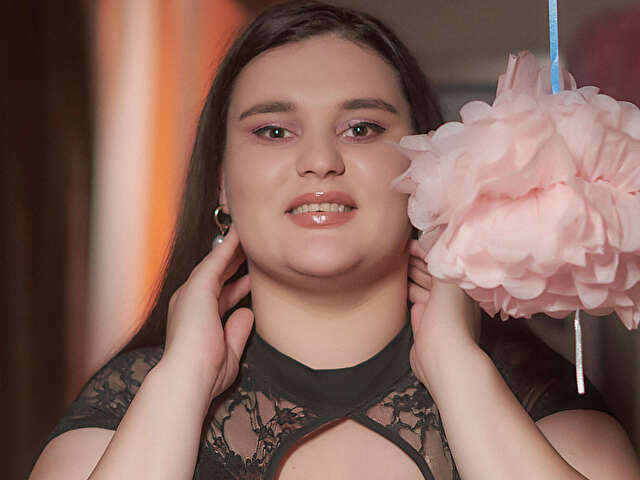 SARAELISE free sexy photo