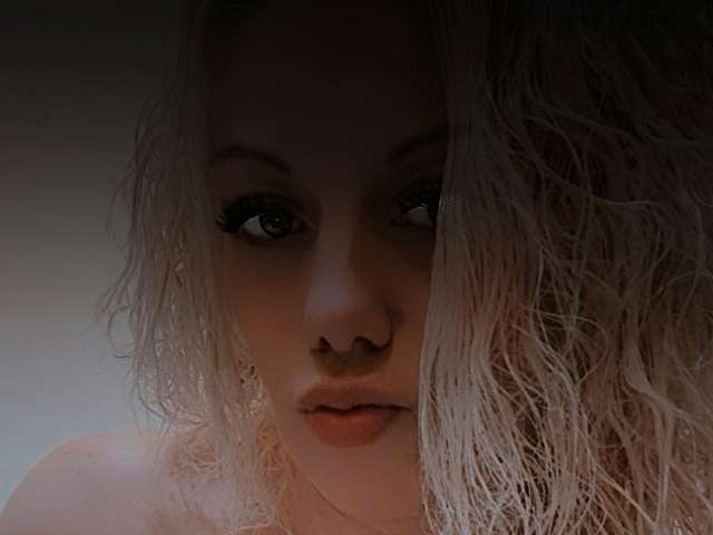 GEILBLONDJE free sexy photo